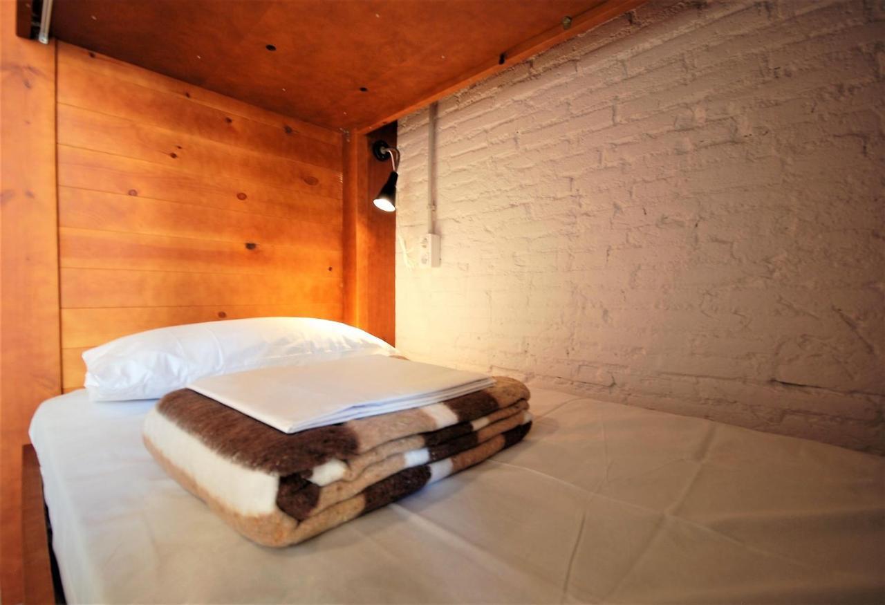 Ten To Go Hostel Barcelona Bagian luar foto