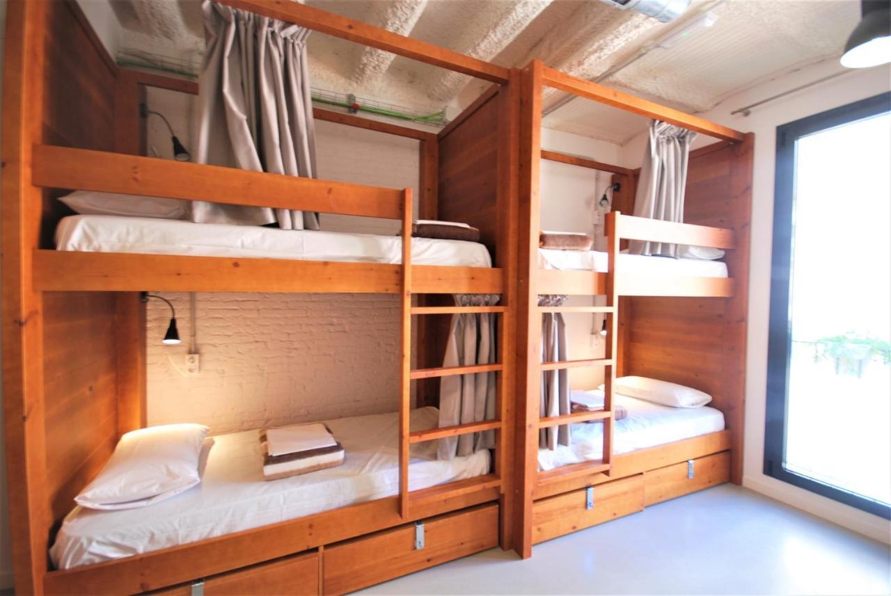 Ten To Go Hostel Barcelona Bagian luar foto