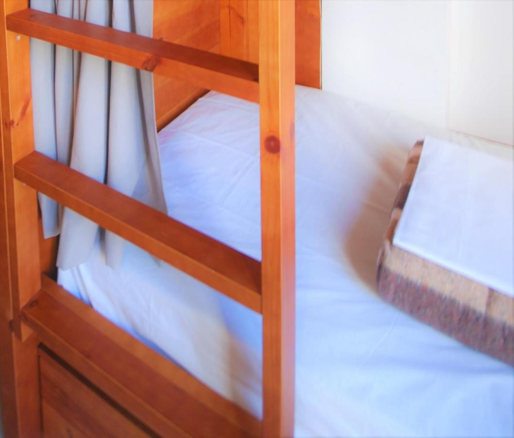 Ten To Go Hostel Barcelona Bagian luar foto