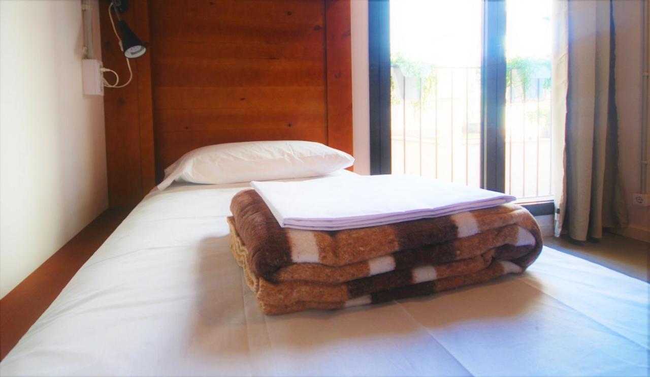 Ten To Go Hostel Barcelona Bagian luar foto