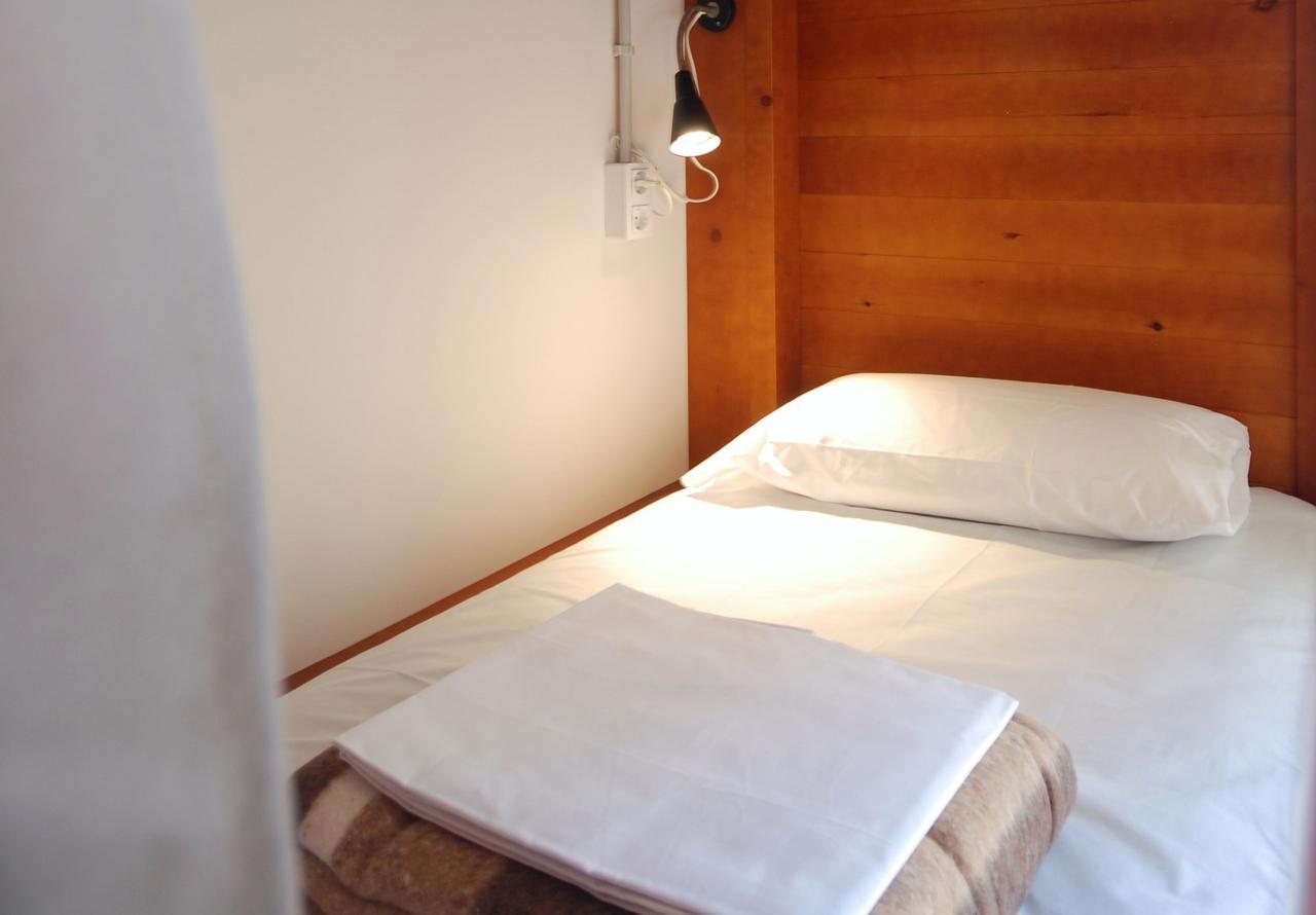 Ten To Go Hostel Barcelona Bagian luar foto