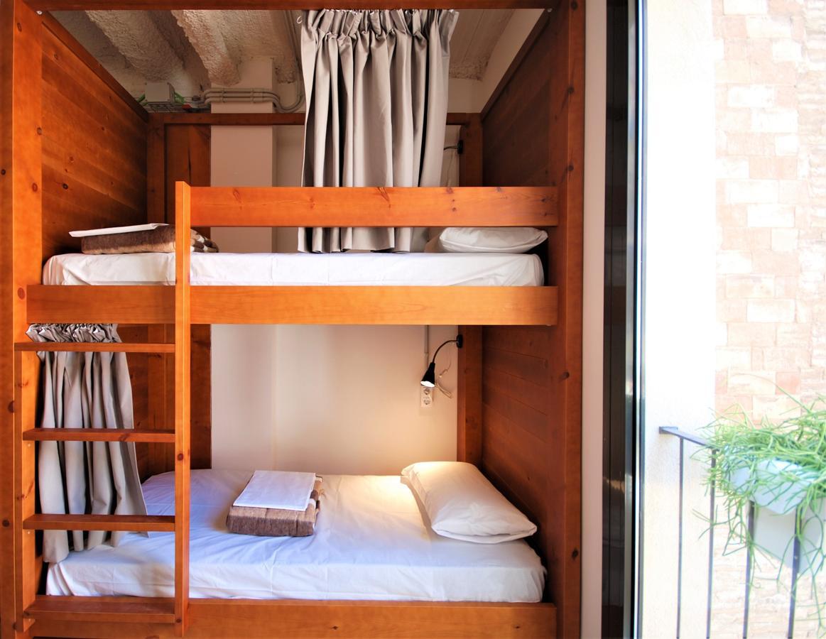 Ten To Go Hostel Barcelona Bagian luar foto
