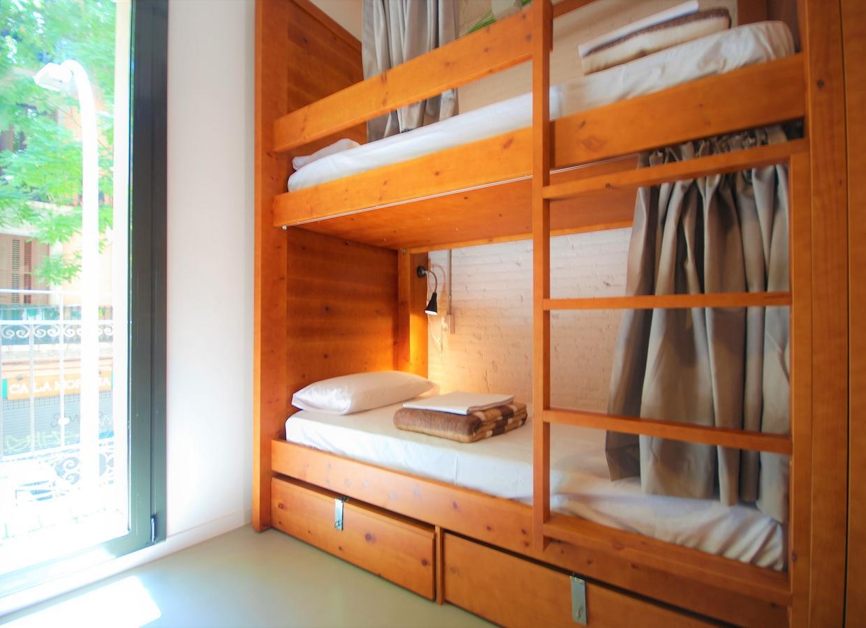 Ten To Go Hostel Barcelona Bagian luar foto