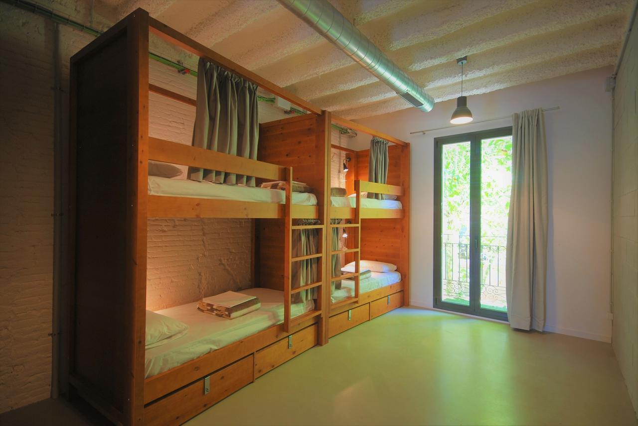 Ten To Go Hostel Barcelona Bagian luar foto