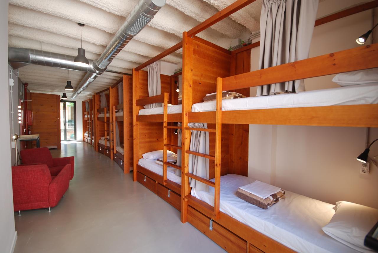 Ten To Go Hostel Barcelona Bagian luar foto