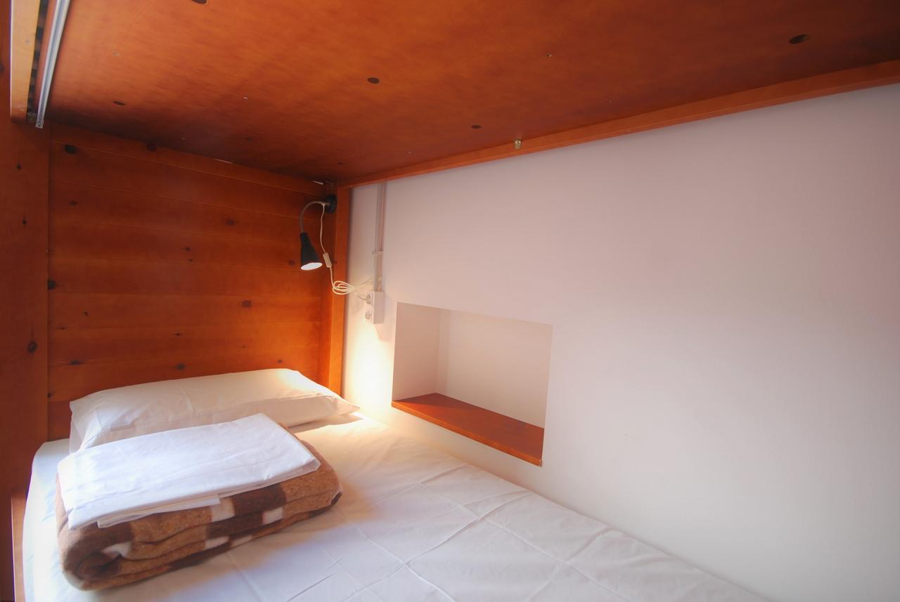 Ten To Go Hostel Barcelona Bagian luar foto