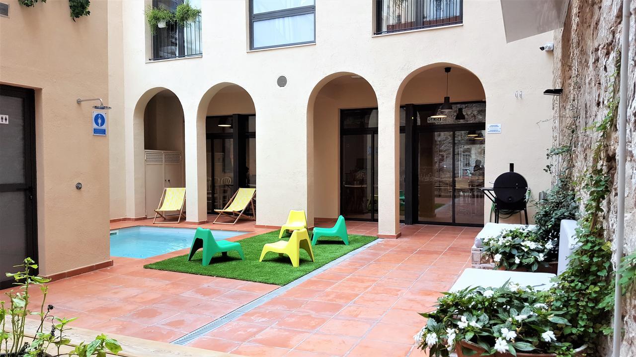 Ten To Go Hostel Barcelona Bagian luar foto