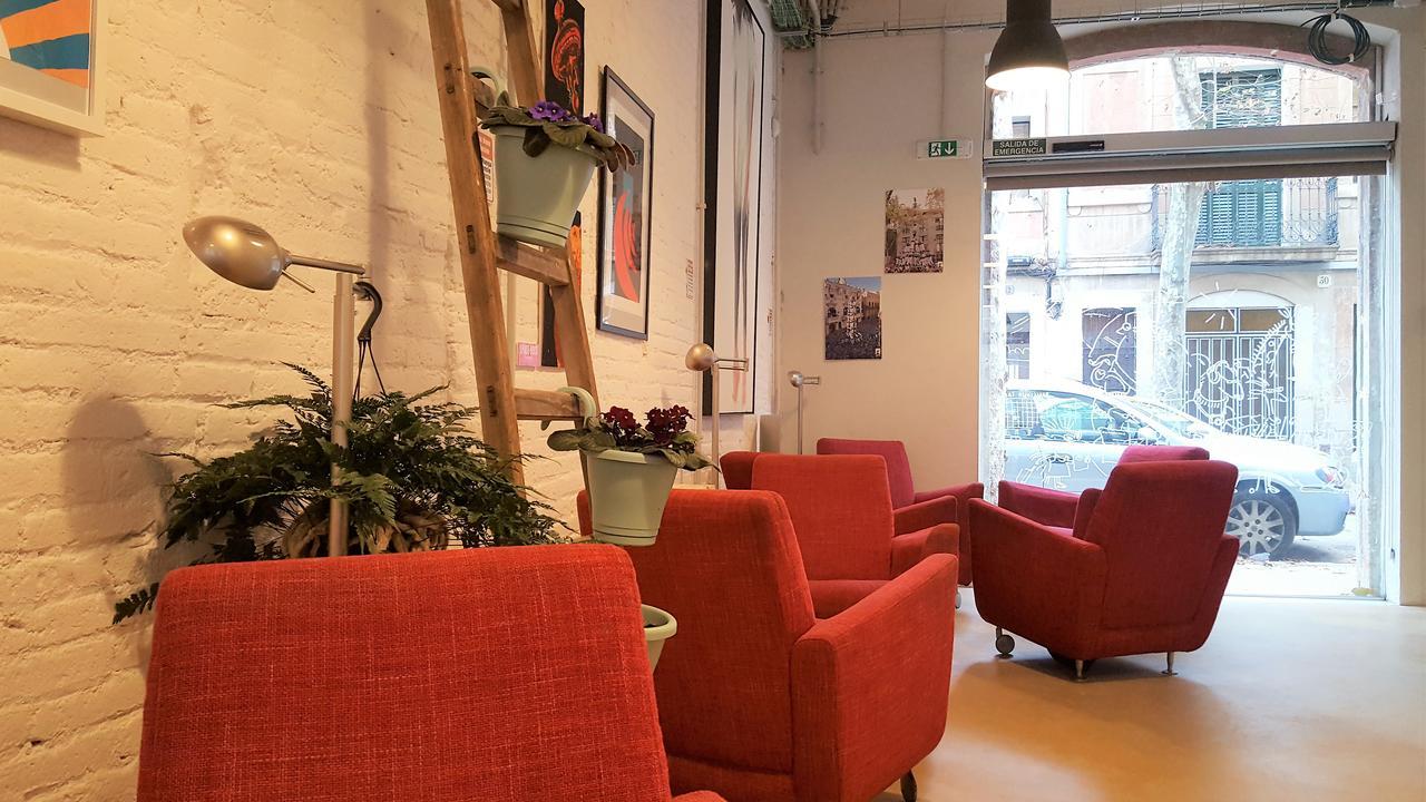 Ten To Go Hostel Barcelona Bagian luar foto