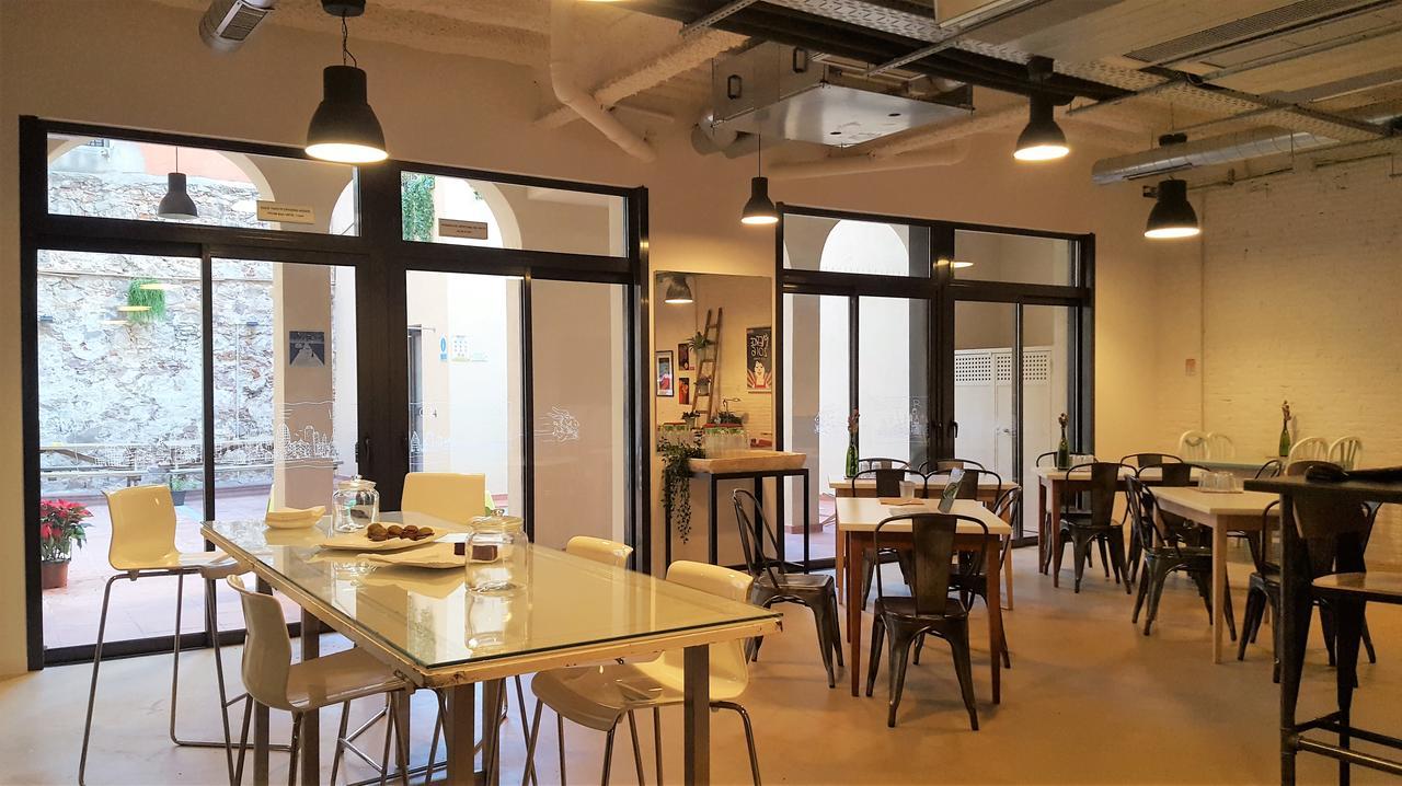 Ten To Go Hostel Barcelona Bagian luar foto