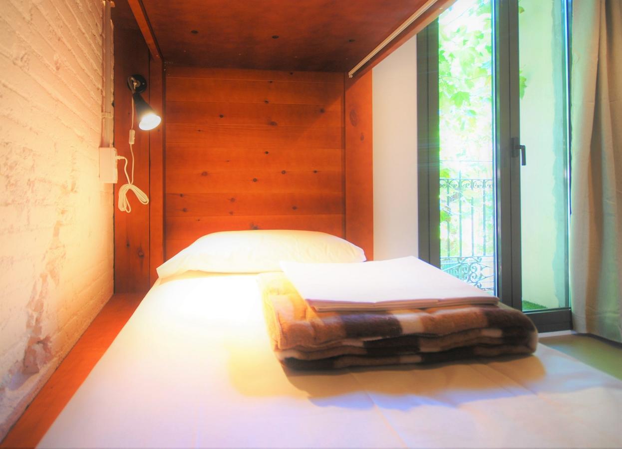 Ten To Go Hostel Barcelona Bagian luar foto