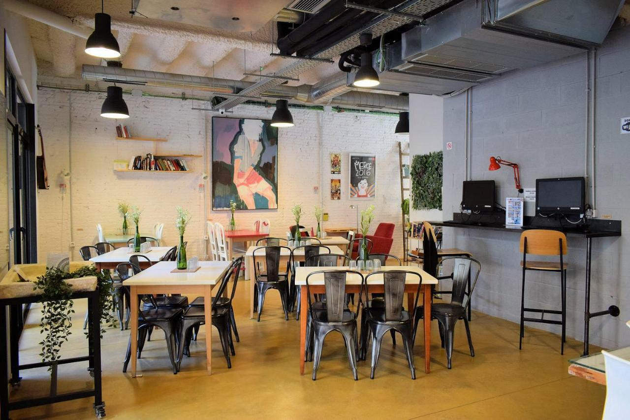 Ten To Go Hostel Barcelona Bagian luar foto
