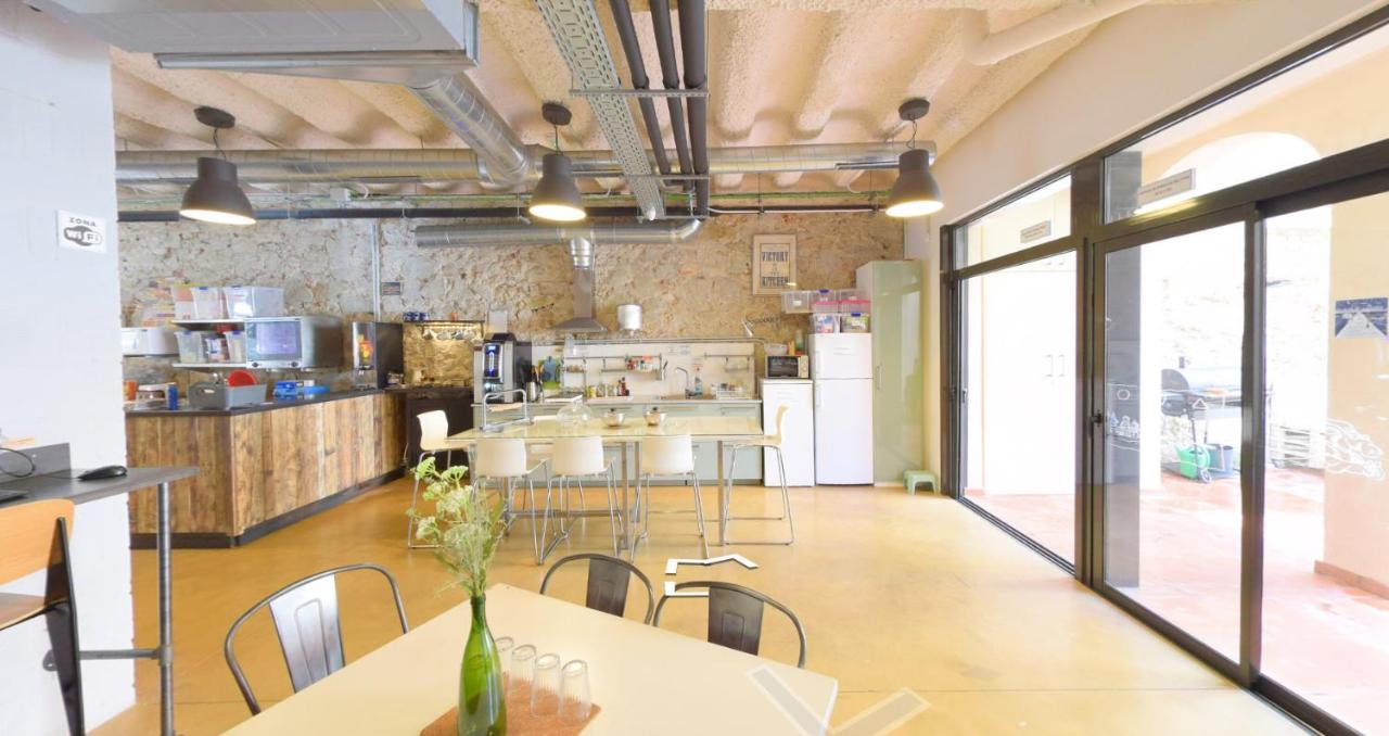 Ten To Go Hostel Barcelona Bagian luar foto