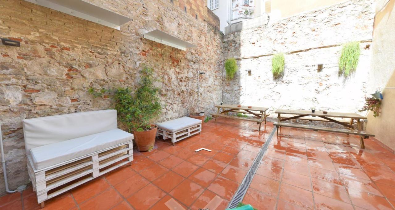 Ten To Go Hostel Barcelona Bagian luar foto